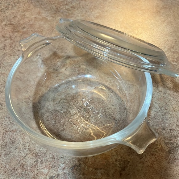 Small Pyrex Covered Dish! - Picture 3 of 4